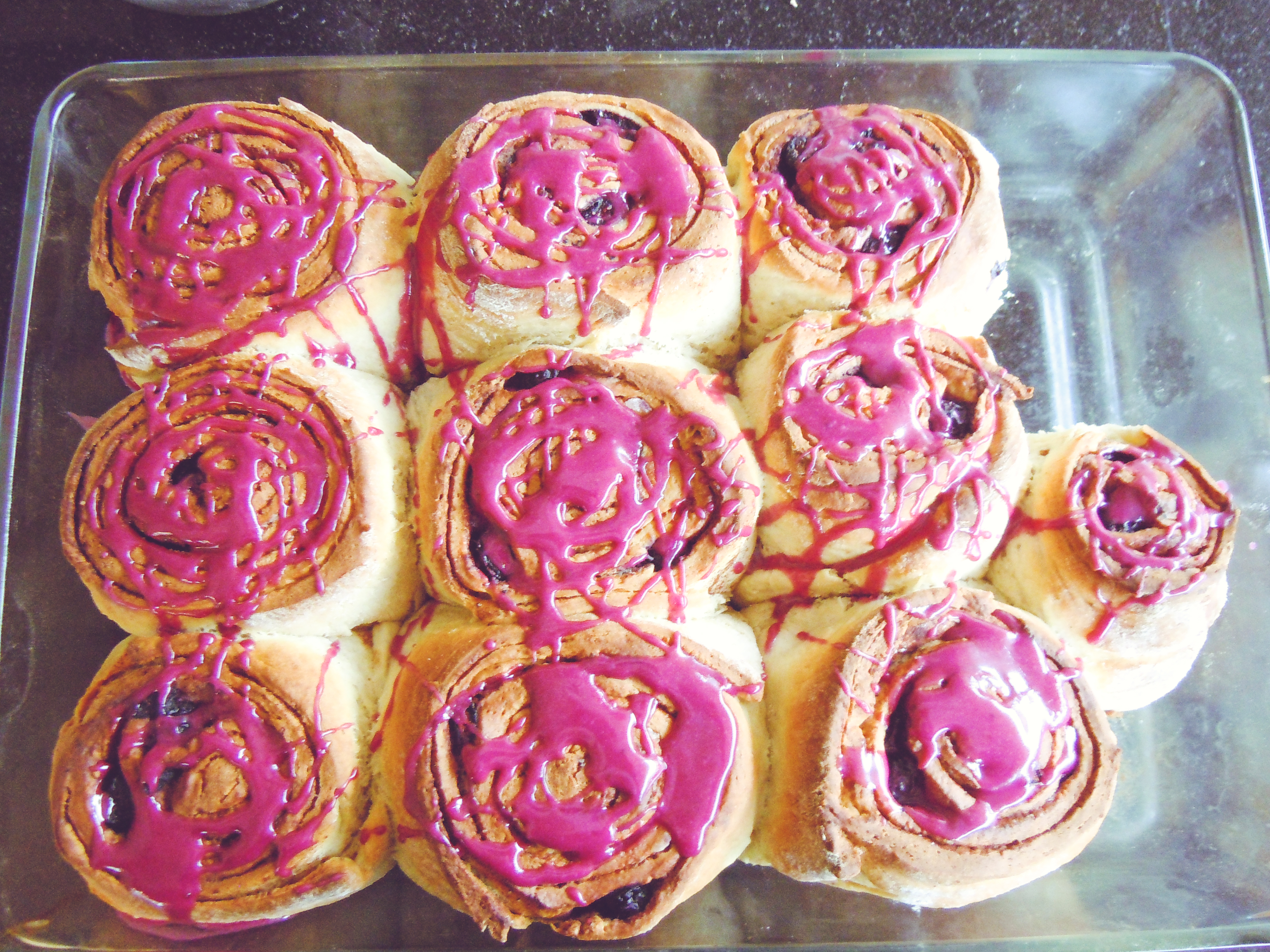 Blueberry and cinnamon rolls (3)