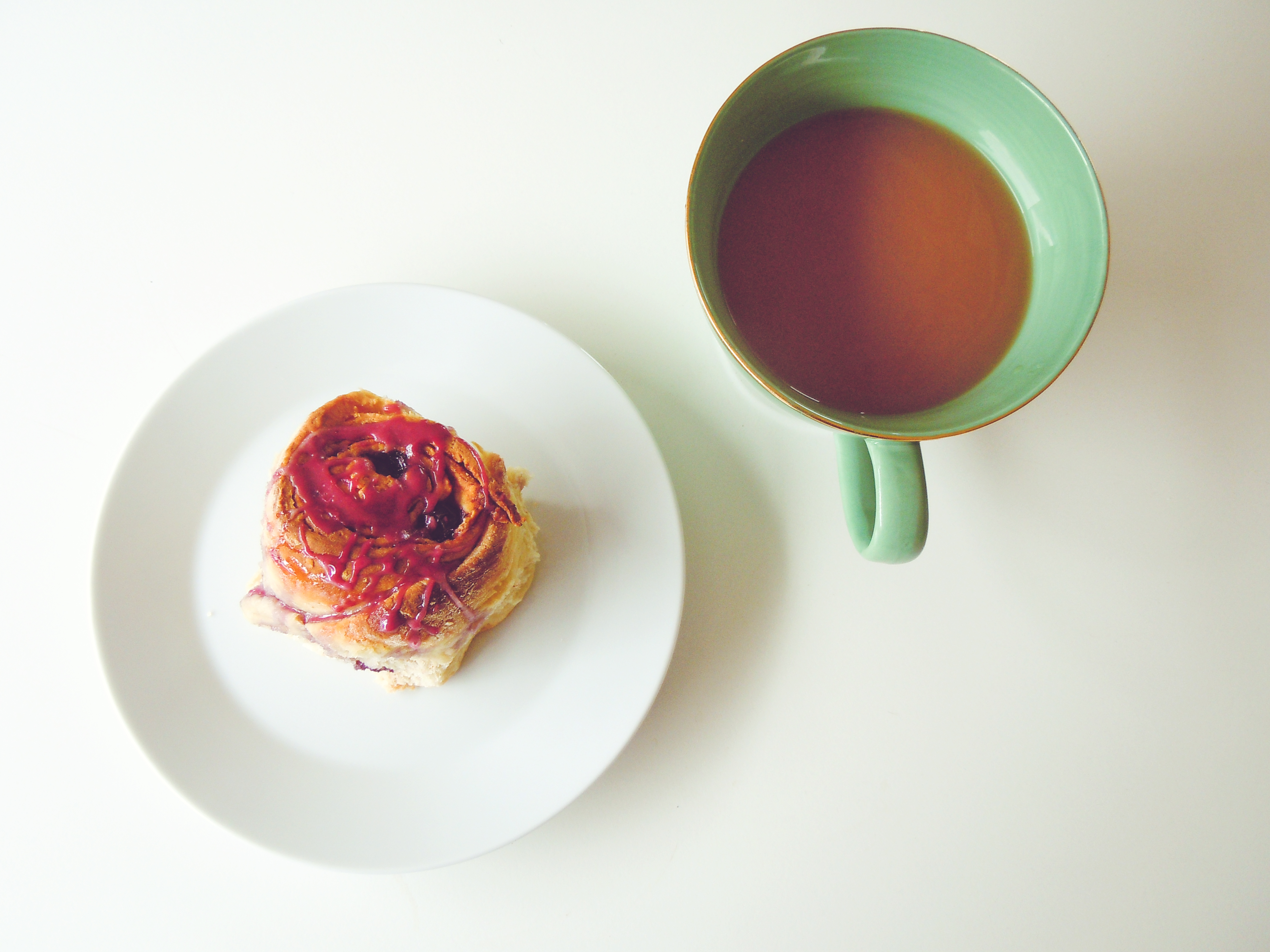 Blueberry and cinnamon rolls (4)