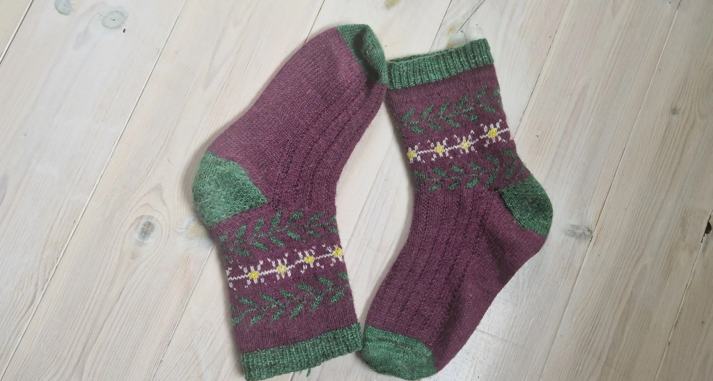 Finished Object Friday: Star of the Snow Socks